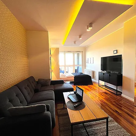 Sky View Santocka Apartment *